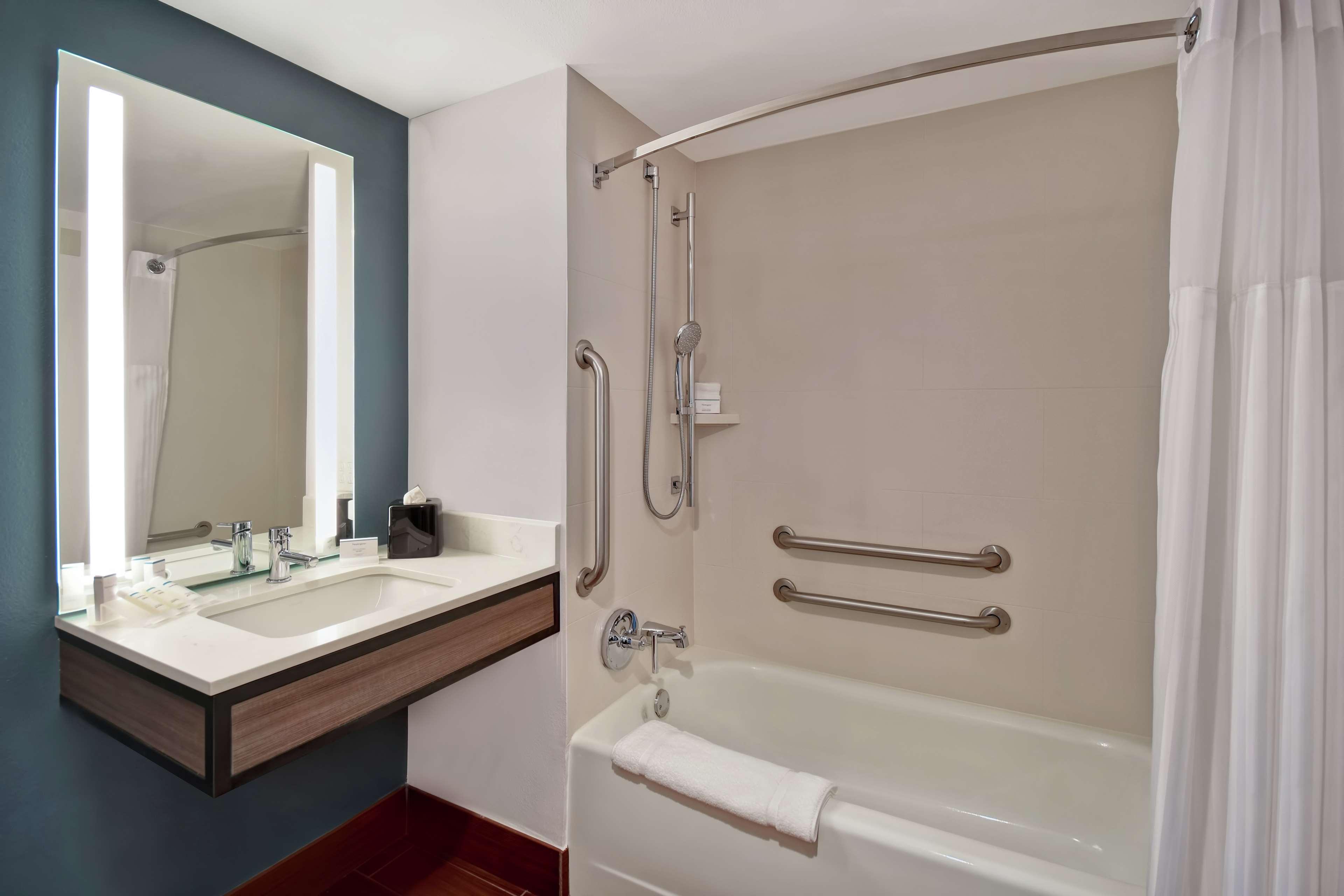 Hilton Garden Inn Houston/Galleria Area Exterior photo