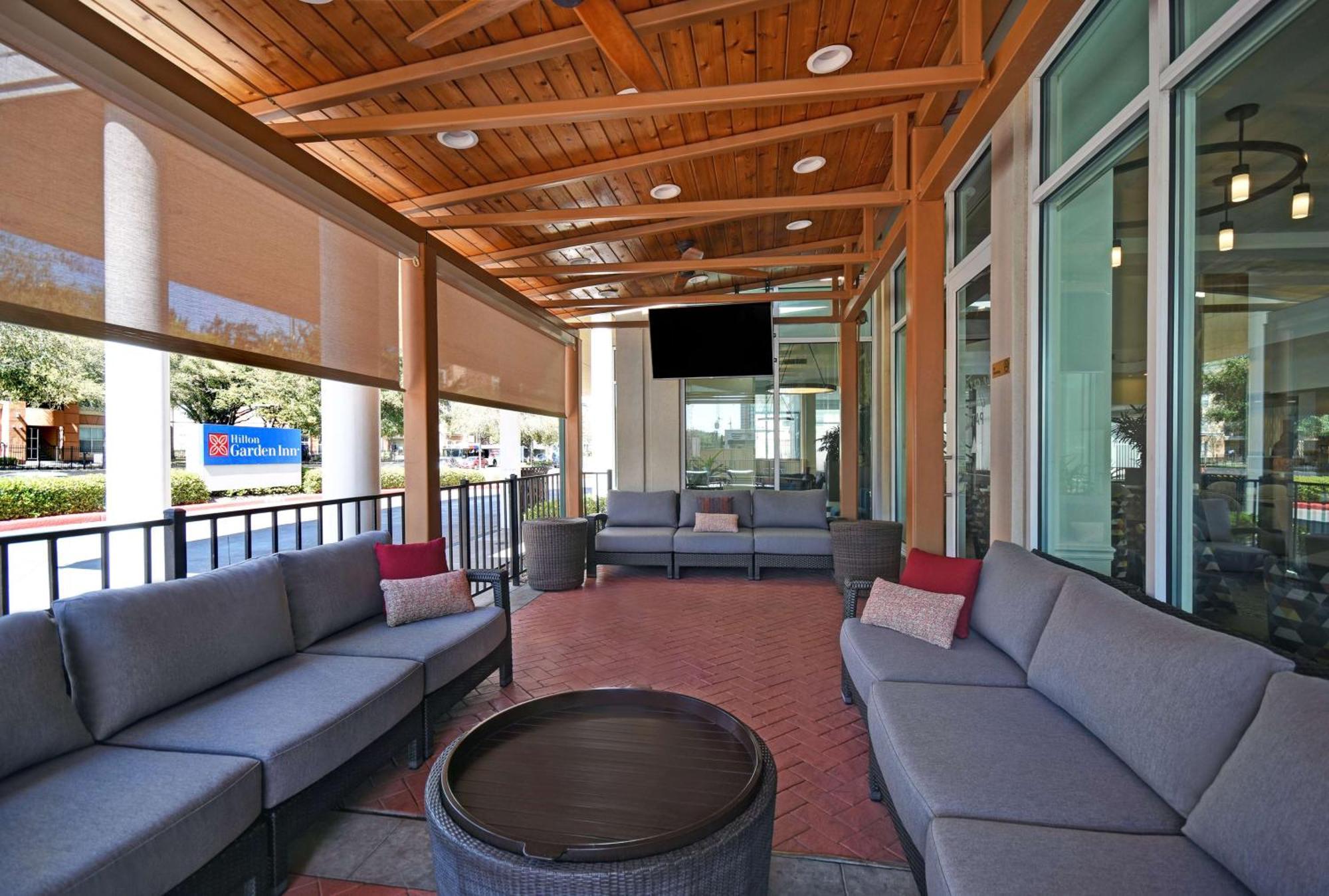 Hilton Garden Inn Houston/Galleria Area Exterior photo